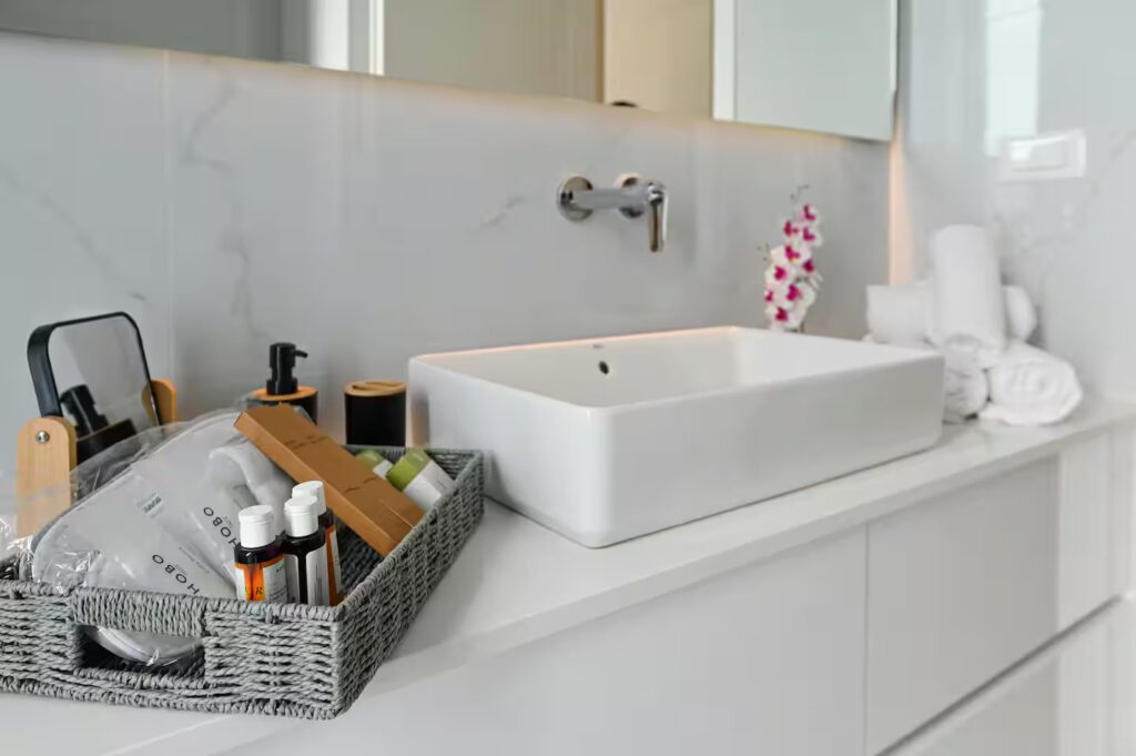 Full bathroom 2 (1) of The Grand Deluxe Suite Heraklion Crete at KM Living